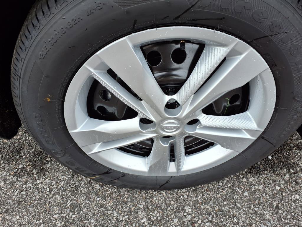 New 2025 Nissan Kicks Play S FWD image 11