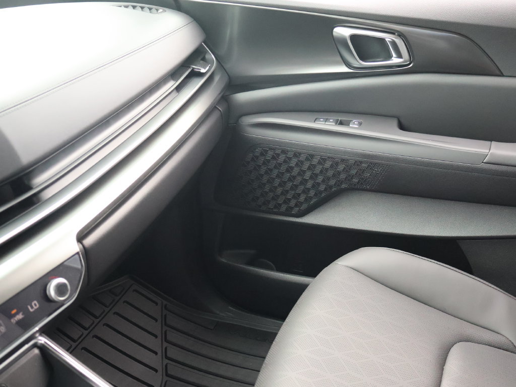 New 2027 Kia Carnival SX w/ Dark Edition Package FWD image 30