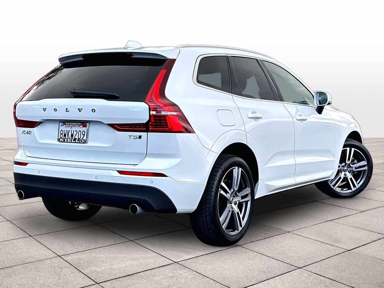 Used 2021 Volvo XC60 T5 Momentum w/ Advanced Package AWD/4WD image 16