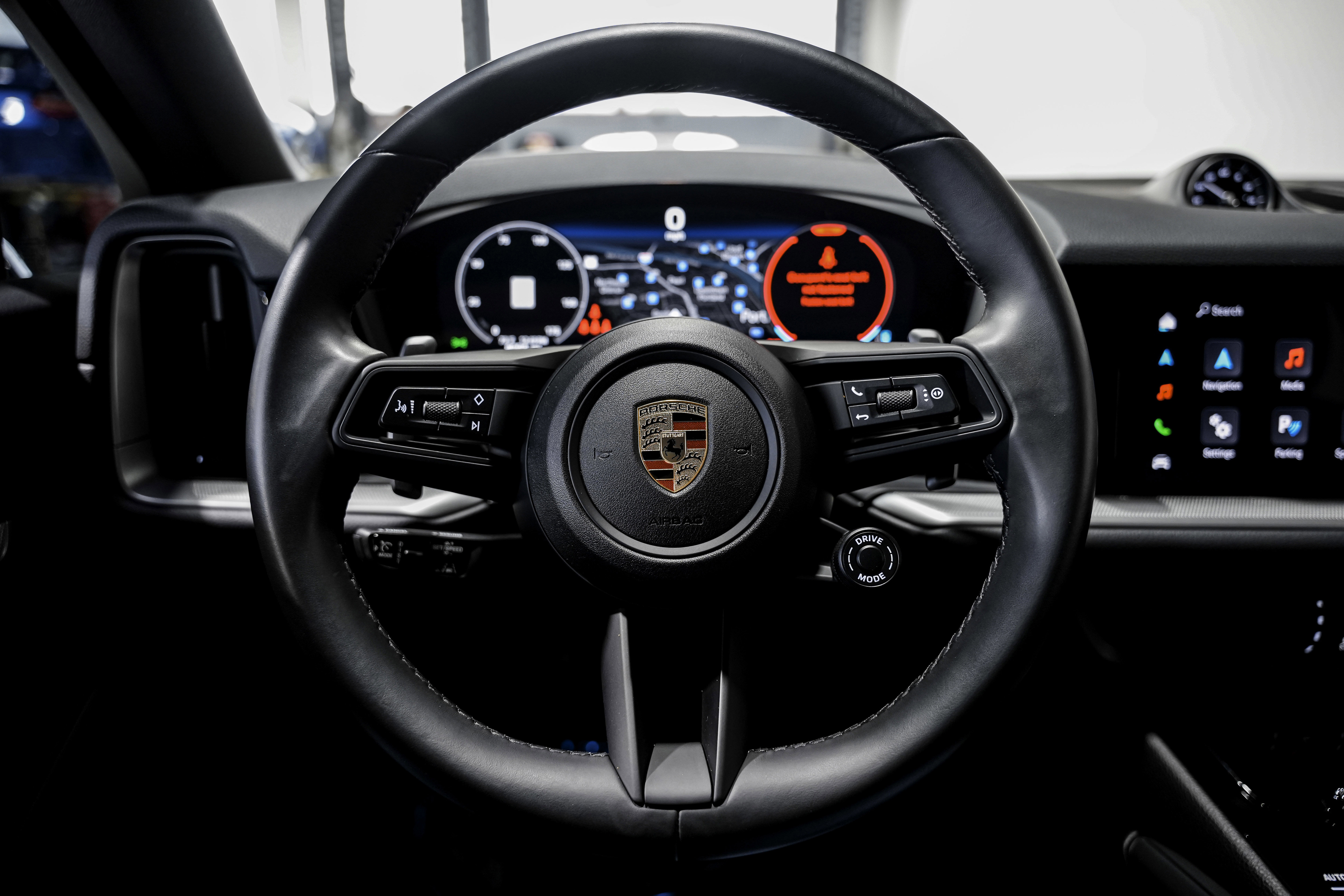 Used 2024 Porsche Cayenne Coupe image 10