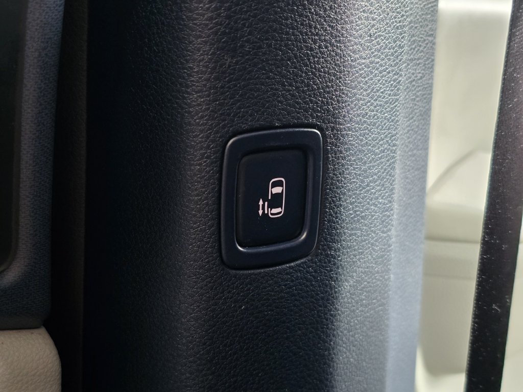 Certified 2025 Kia Carnival EX FWD image 21