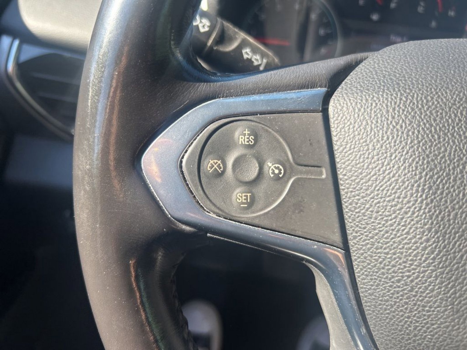 Used 2021 Chevrolet Traverse LT FWD image 12