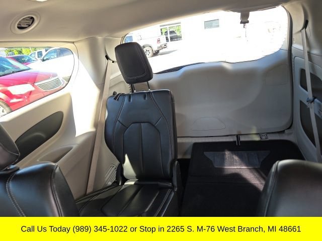 Used 2023 Chrysler Pacifica Touring-L FWD image 36