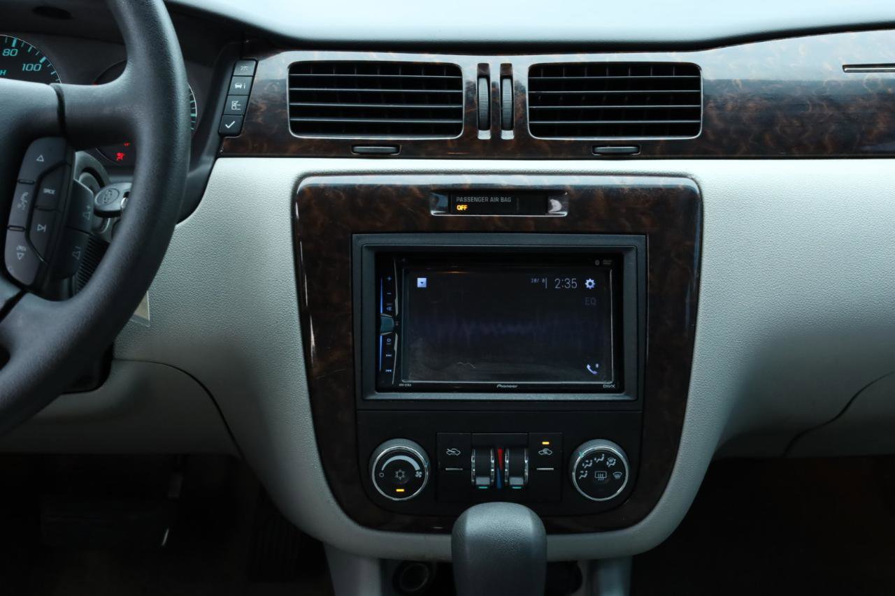 Used 2016 Chevrolet Impala LT w/ LT Sunroof Package FWD image 10