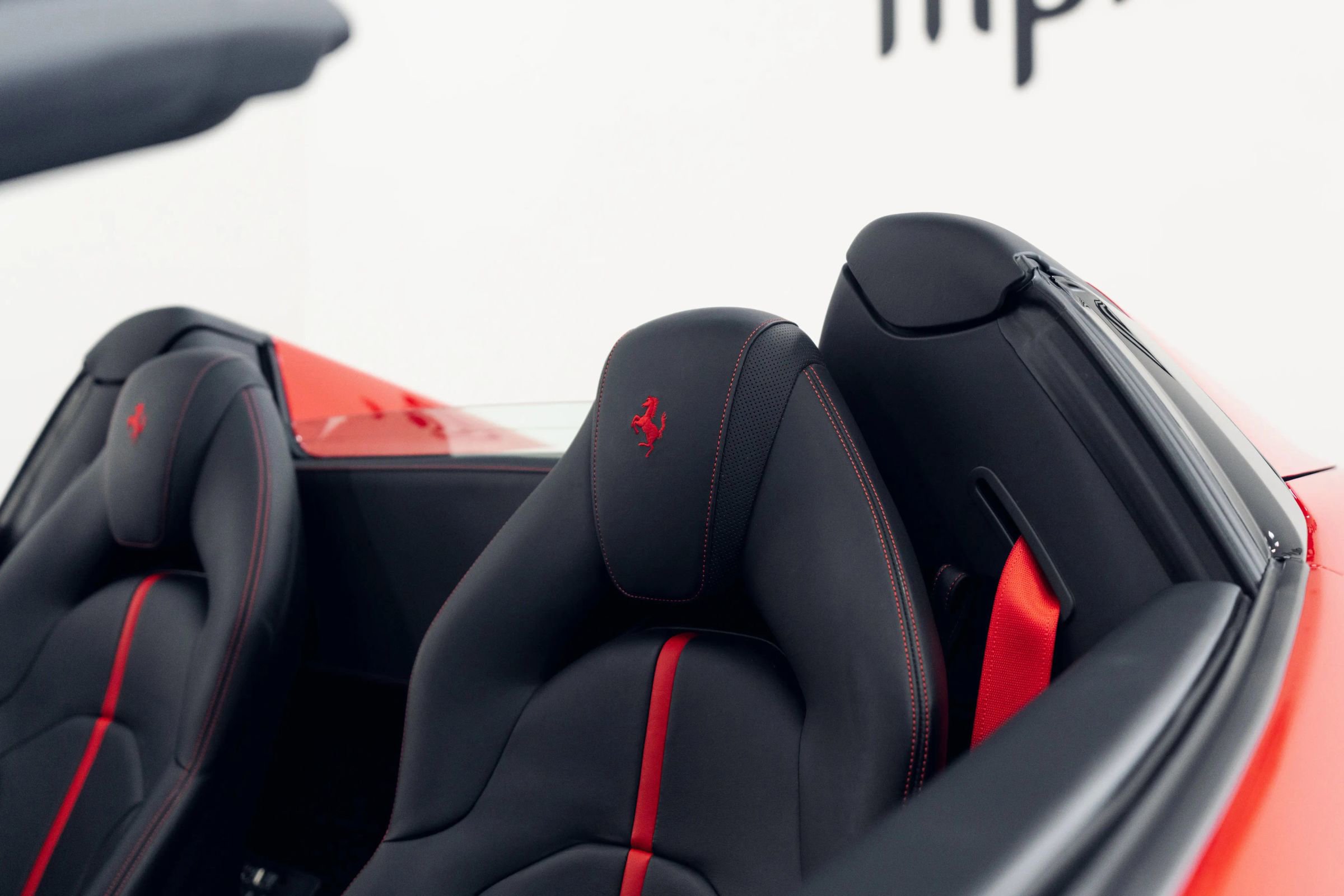 Used 2021 Ferrari F8 Spider image 28