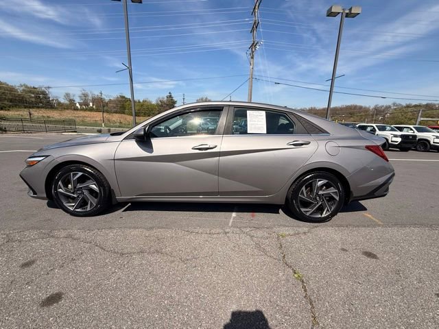 Used 2024 Hyundai Elantra SEL w/ Convenience Package image 8