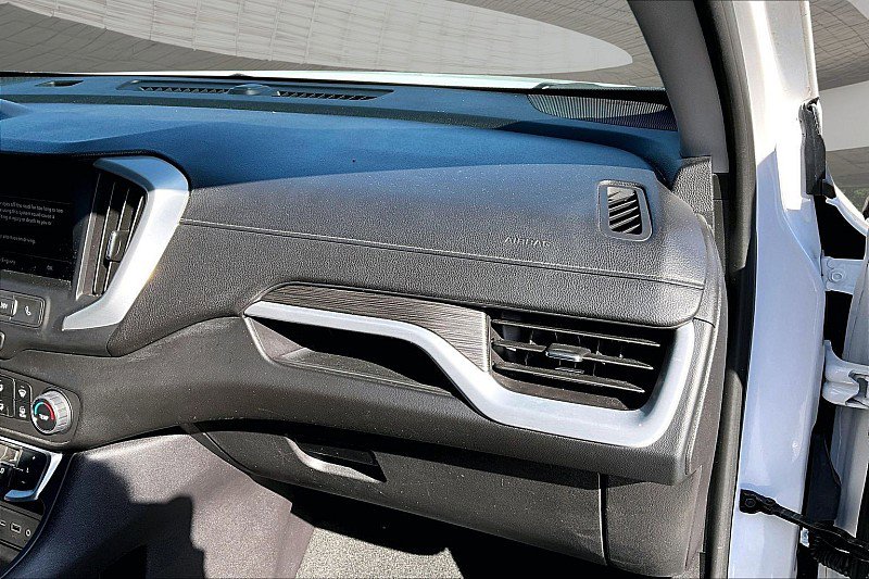 Used 2024 GMC Terrain SLE image 29