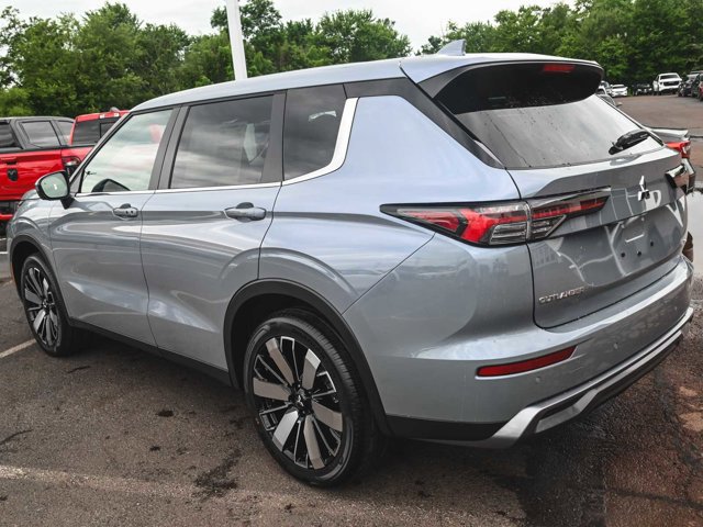 New 2025 Mitsubishi Outlander SE image 4