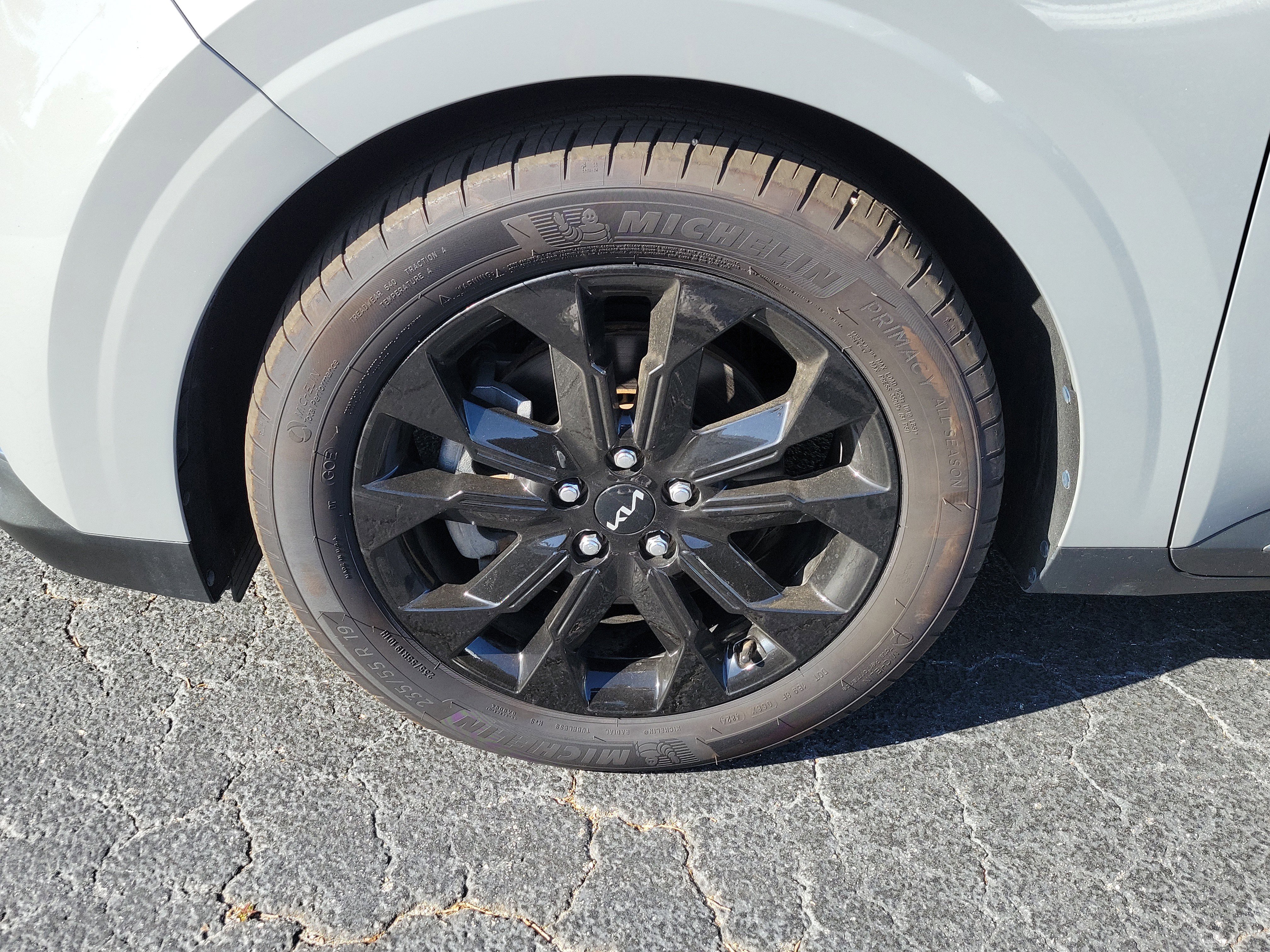 Used 2023 Kia Carnival SX Prestige FWD image 4