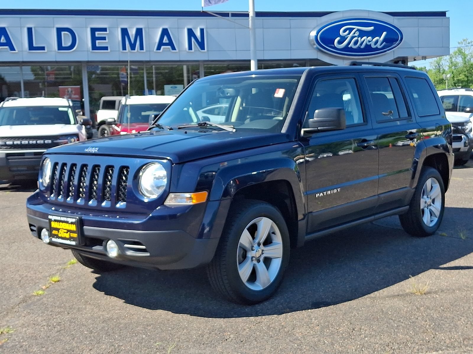 Used 2015 Jeep Patriot Latitude w/ Sun/Sound Group AWD/4WD image 3