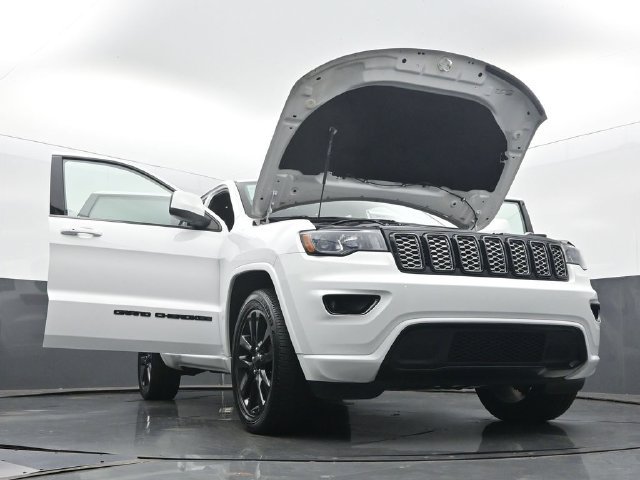 Used 2019 Jeep Grand Cherokee Altitude AWD/4WD image 60