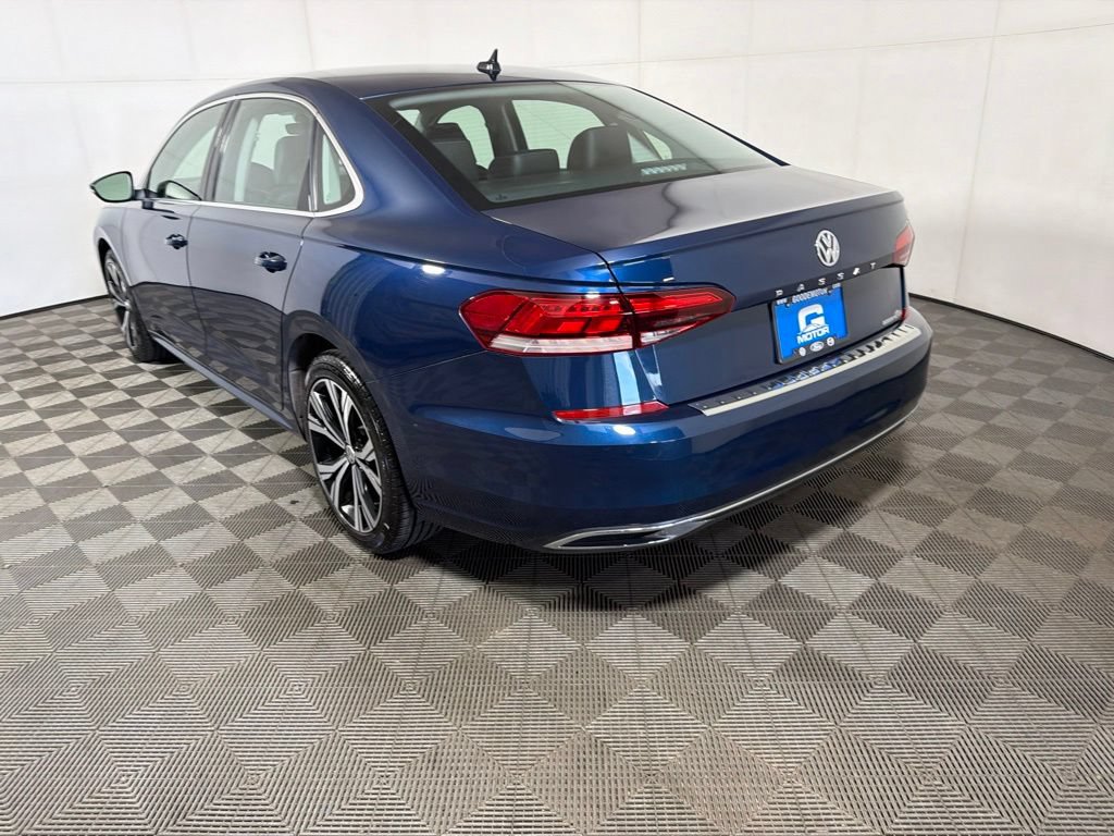 Certified 2022 Volkswagen Passat 2.0T SE FWD image 5