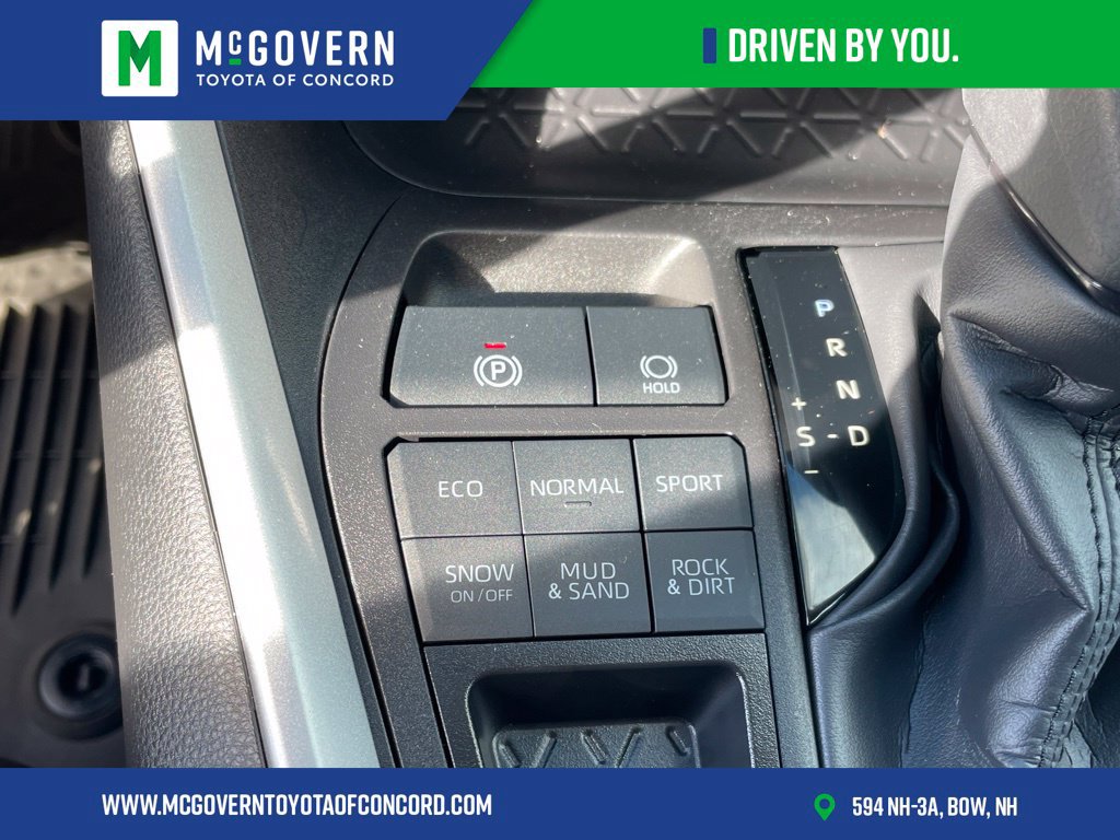 Used 2024 Toyota RAV4 LE AWD/4WD image 36