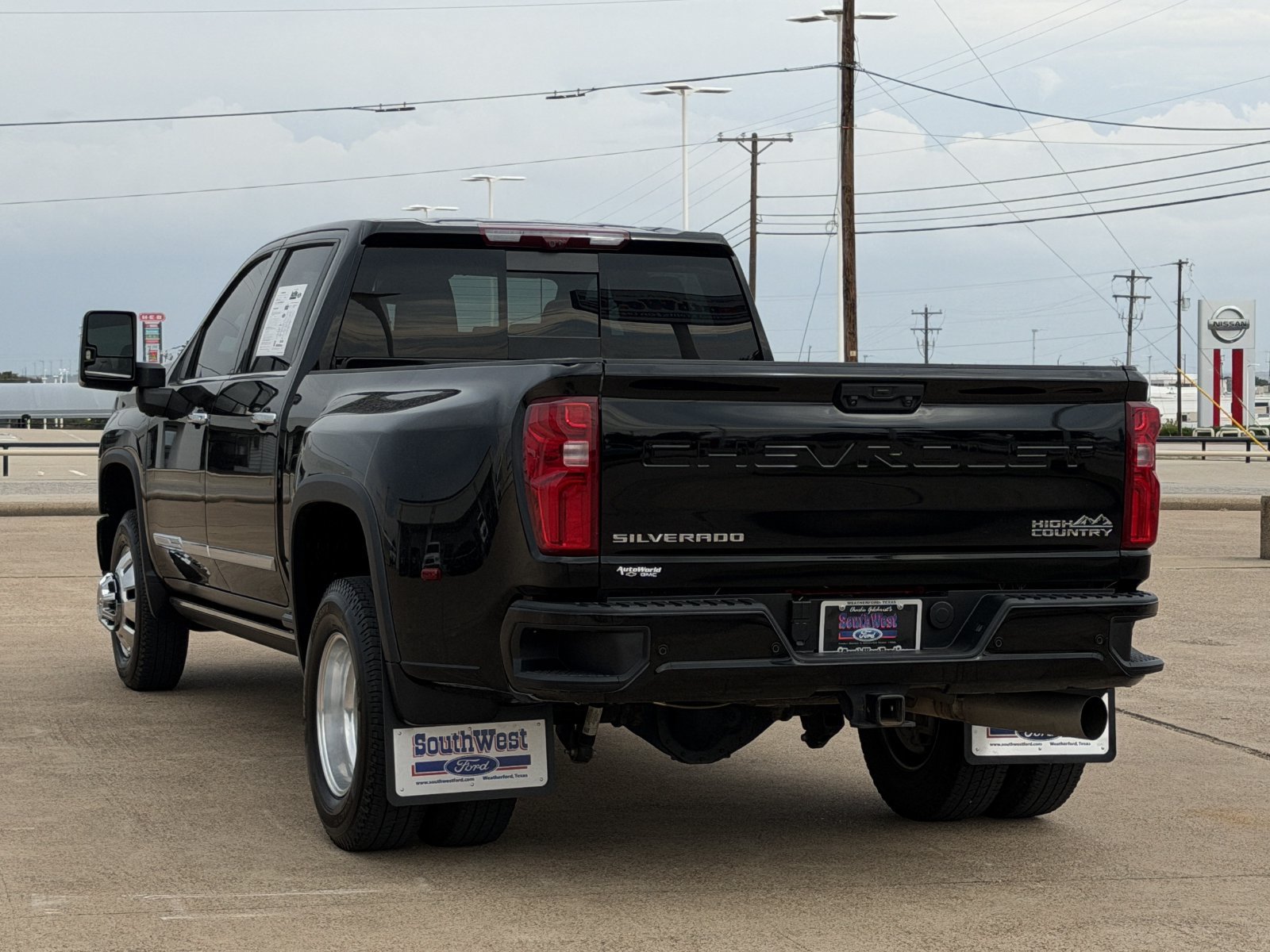 Used 2025 Chevrolet Silverado 3500 High Country w/ Technology Package AWD/4WD image 6