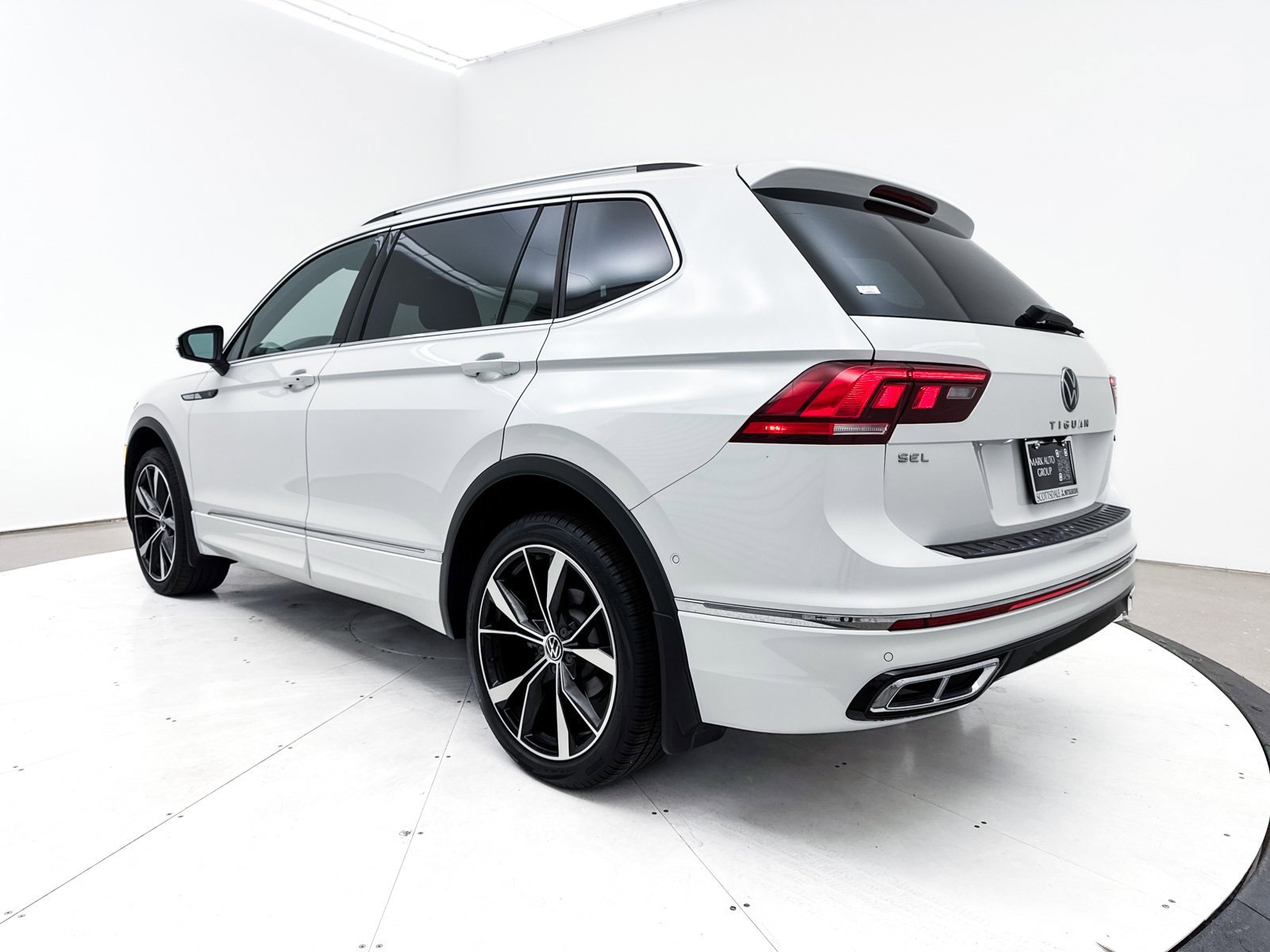 Used 2022 Volkswagen Tiguan SEL R-Line image 18