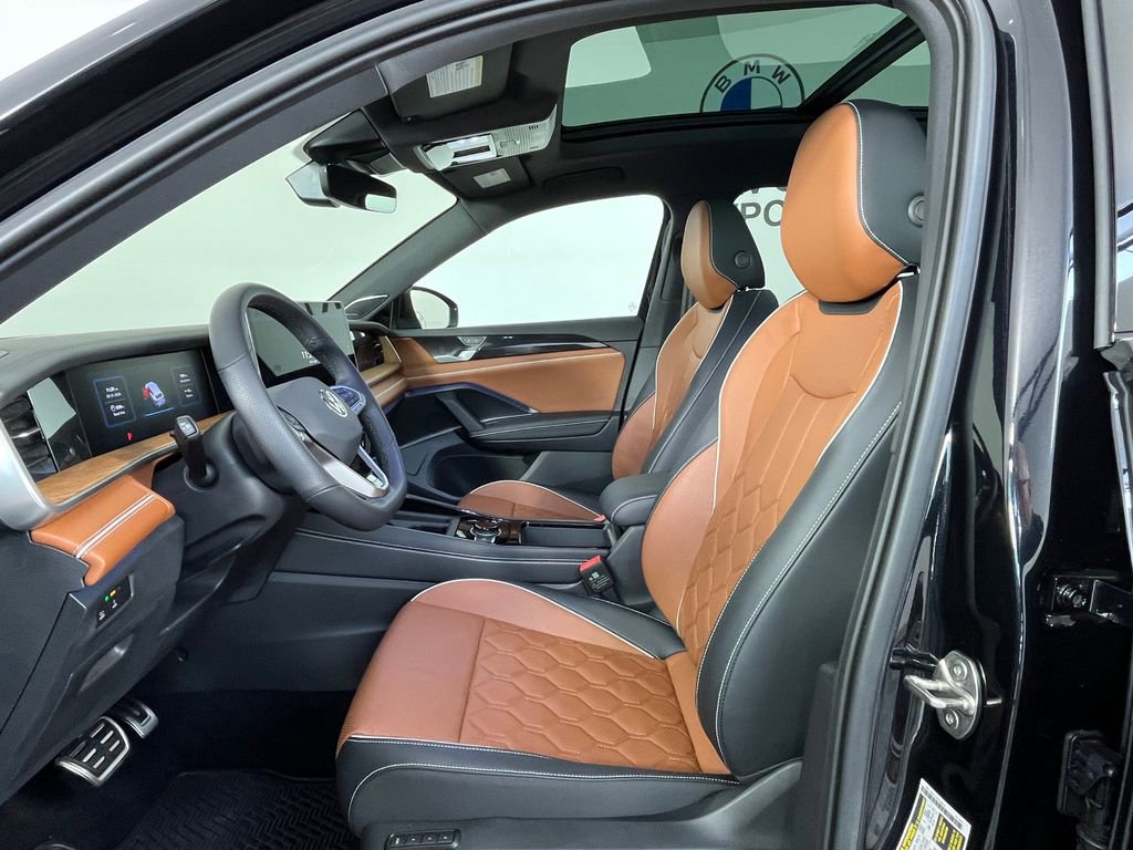 Used 2025 Volkswagen Tiguan SEL R-Line image 18