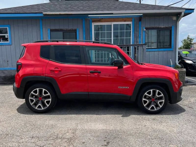 Used 2015 Jeep Renegade Latitude FWD image 5