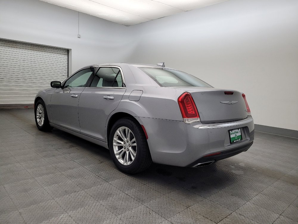 Used 2017 Chrysler 300 C image 5