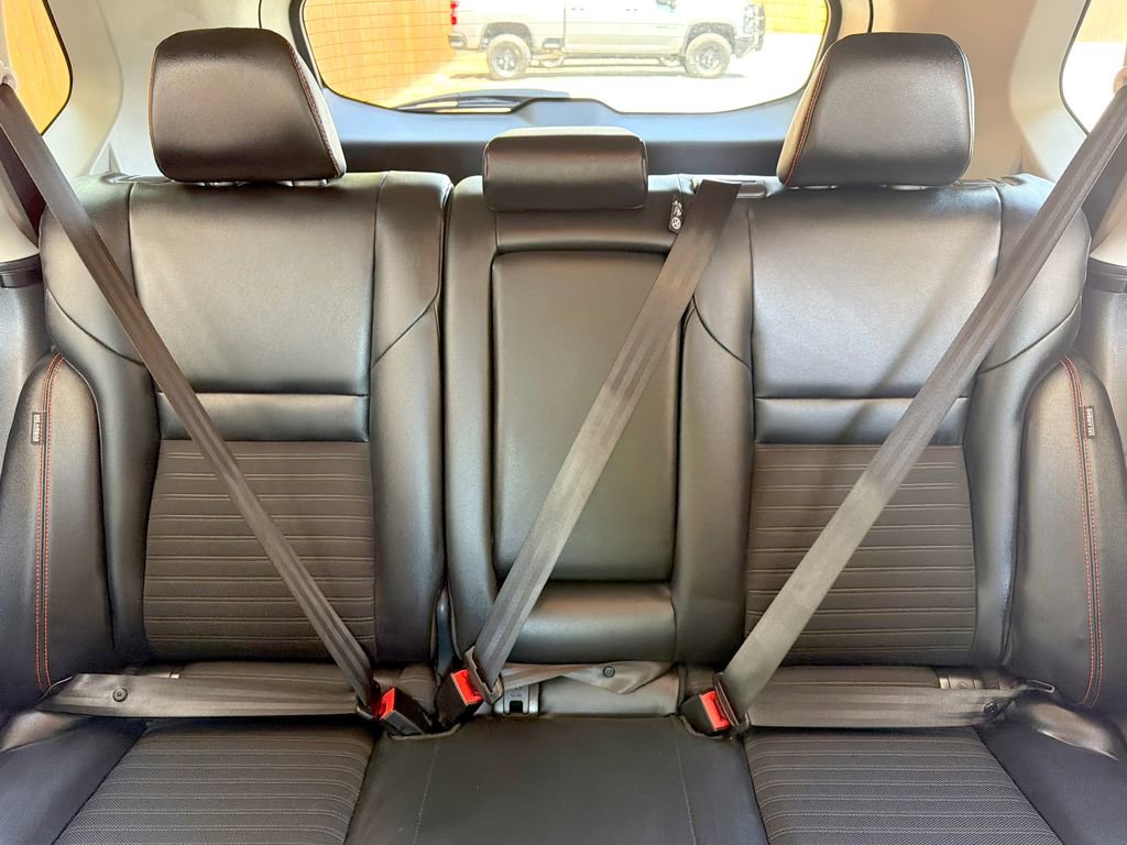 Used 2025 Nissan Rogue SV image 28