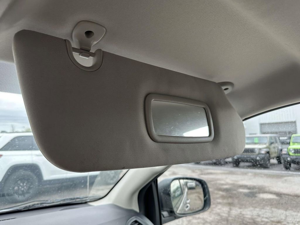 Used 2013 Dodge Grand Caravan SE FWD image 31