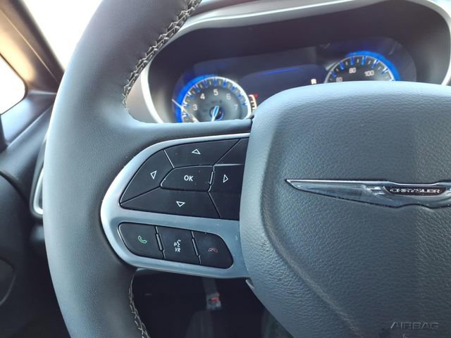 Used 2025 Chrysler Pacifica Select image 22
