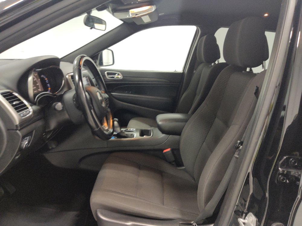 Used 2021 Jeep Grand Cherokee Laredo w/ Security & Convenience Group AWD/4WD image 17