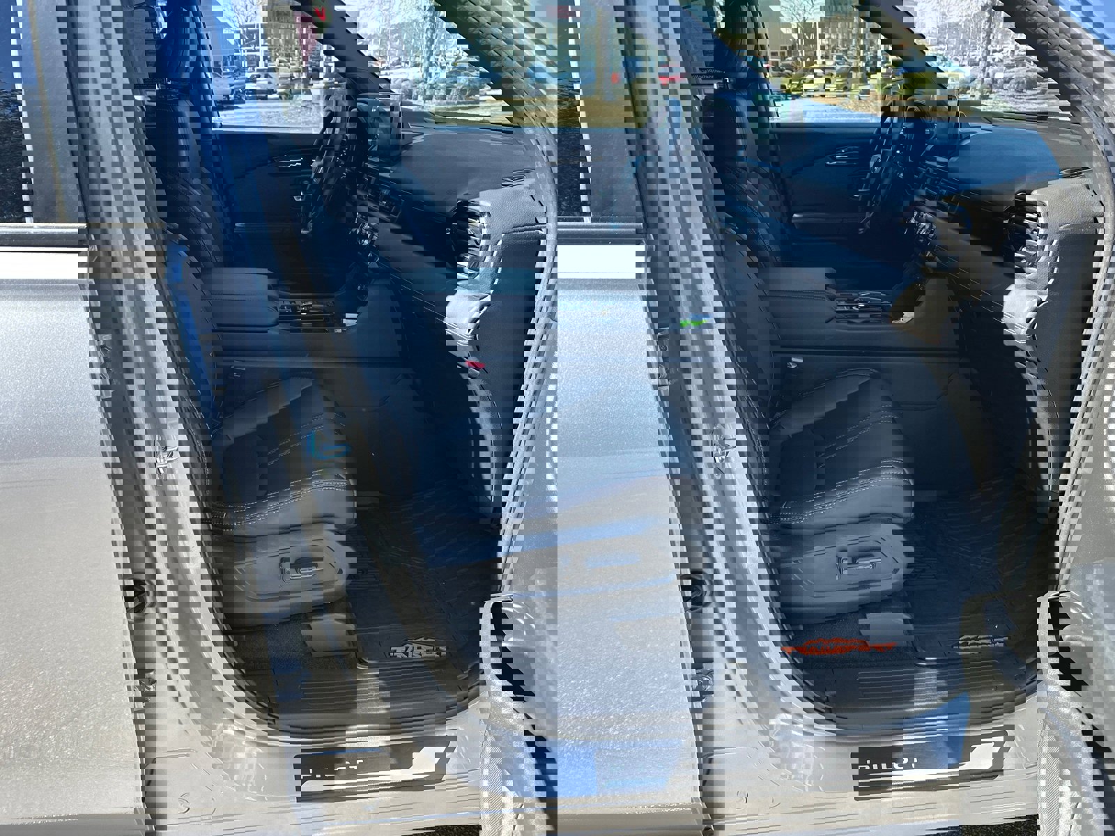 Used 2025 Honda Pilot TrailSport image 13