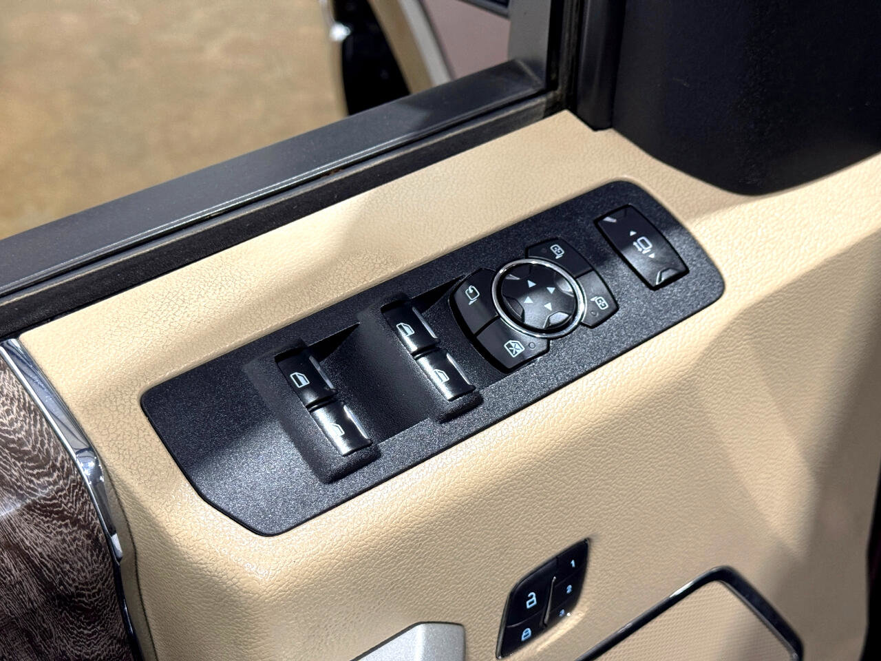 Used 2017 Ford F250 Lariat w/ Lariat Ultimate Package image 32