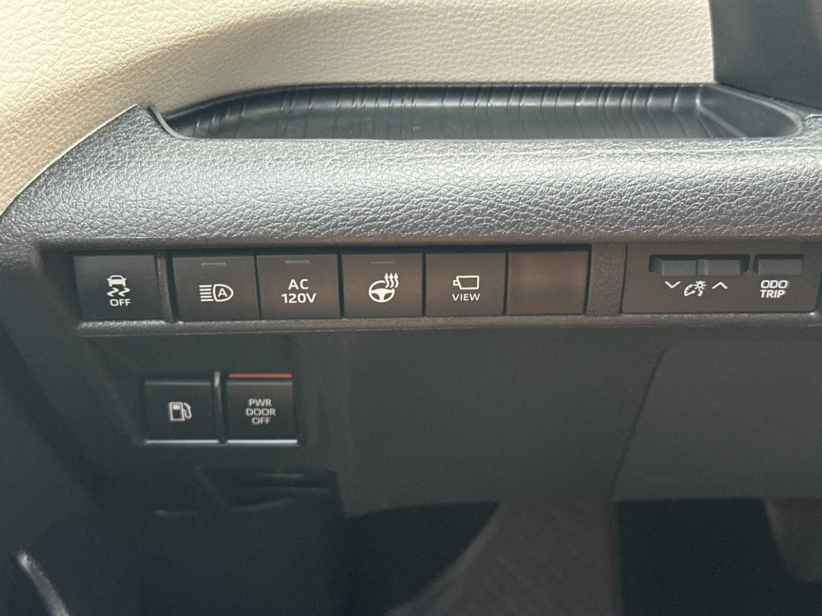 Used 2023 Toyota Sienna Platinum FWD image 38