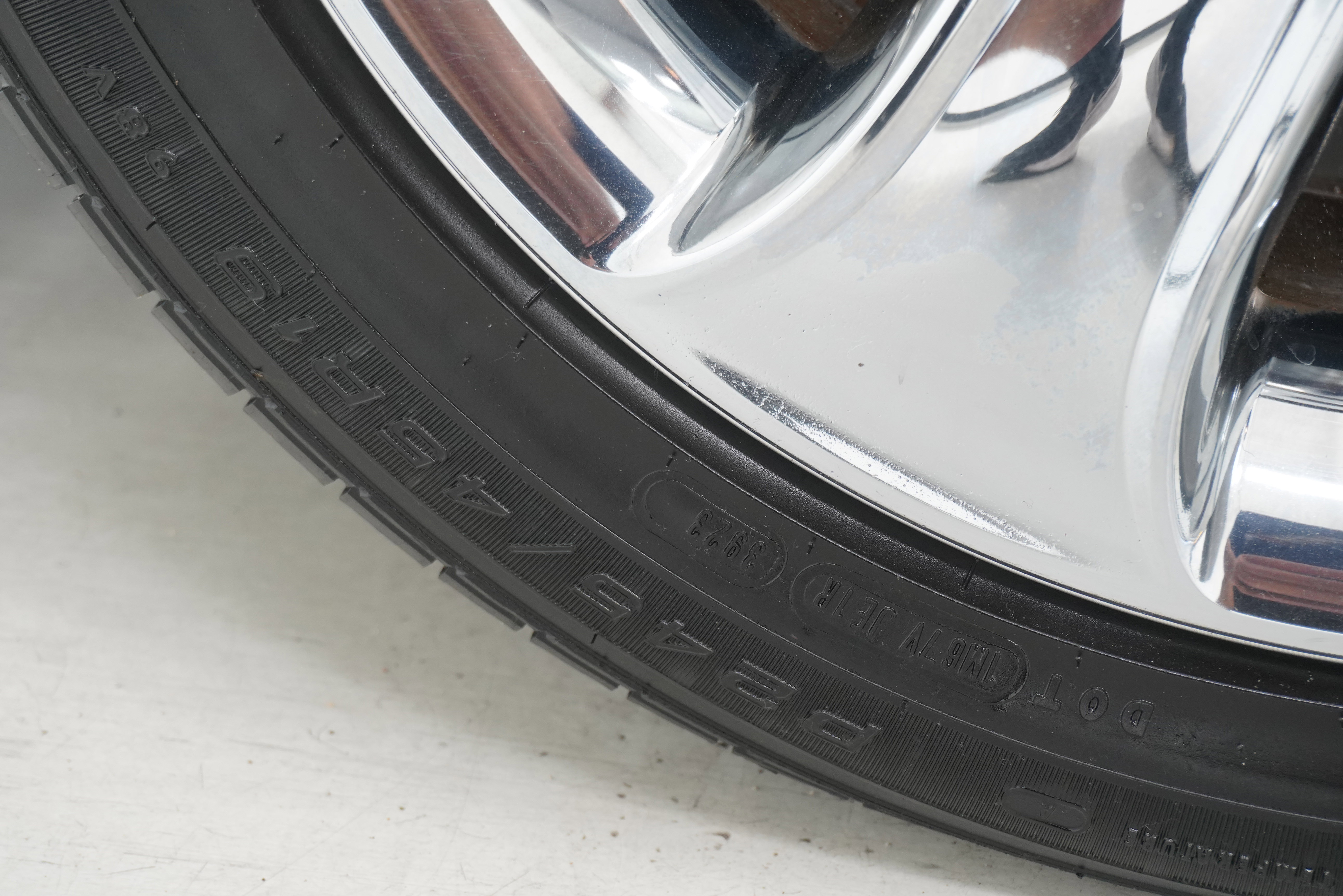 Used 2011 Ford Taurus Limited w/ 301A Rapid Spec Order Code image 29