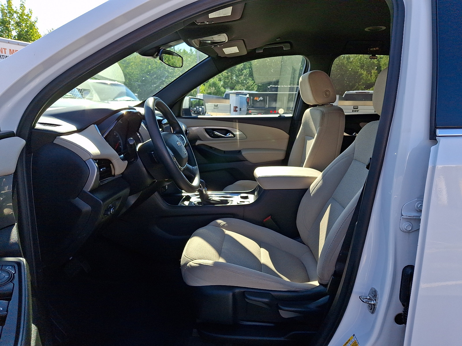 Used 2023 Chevrolet Traverse LS w/ Safety Package FWD image 13