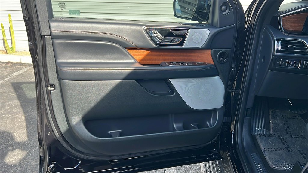 Certified 2022 Lincoln Navigator Black Label image 11