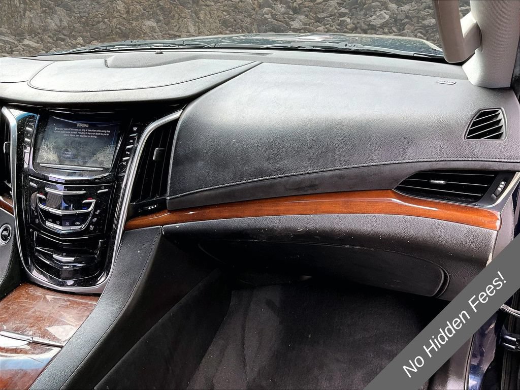 Used 2018 Cadillac Escalade Luxury AWD/4WD image 14