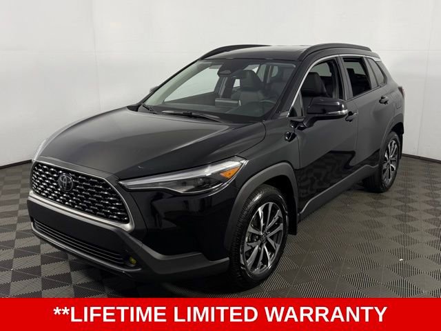 Used 2025 Toyota Corolla Cross XLE w/ Convenience Package image 3