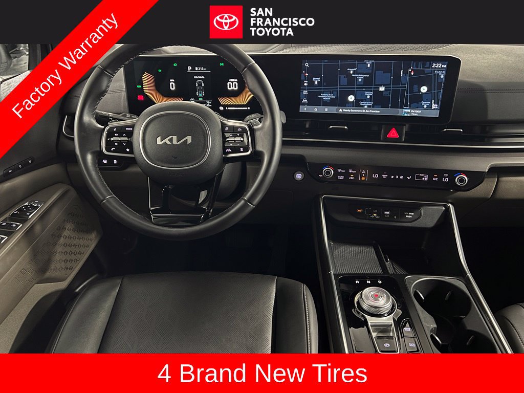 Used 2025 Kia Carnival EX FWD image 31