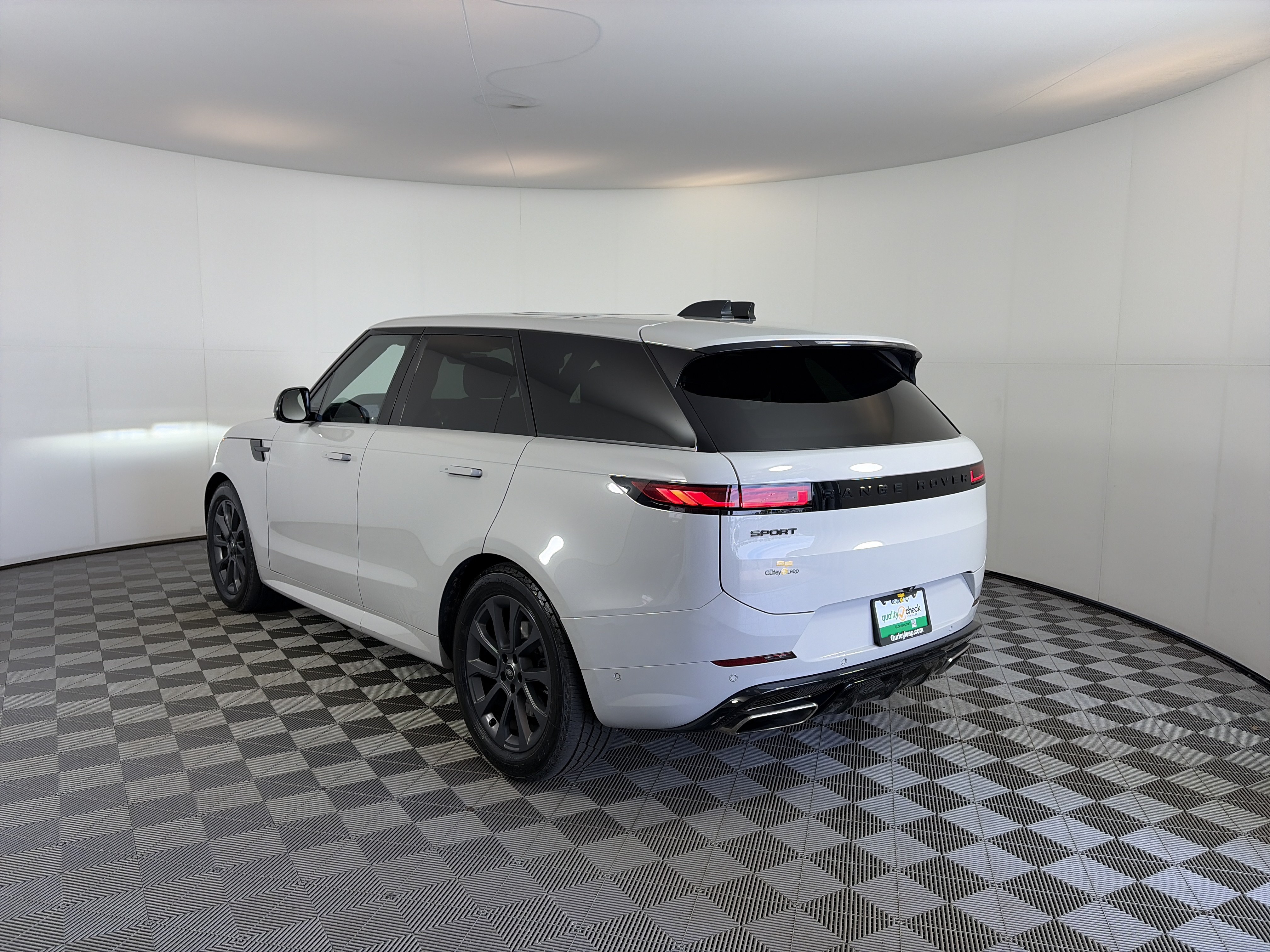 Used 2024 Land Rover Range Rover Sport Dynamic SE AWD/4WD image 8