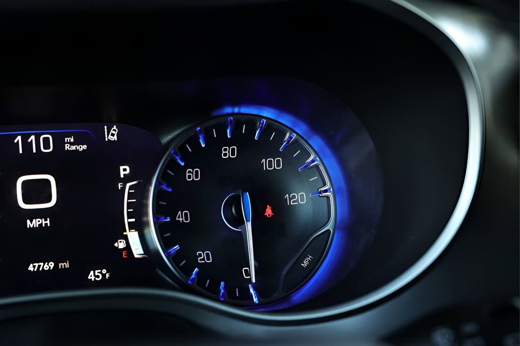 Used 2025 Chrysler Pacifica Select image 21