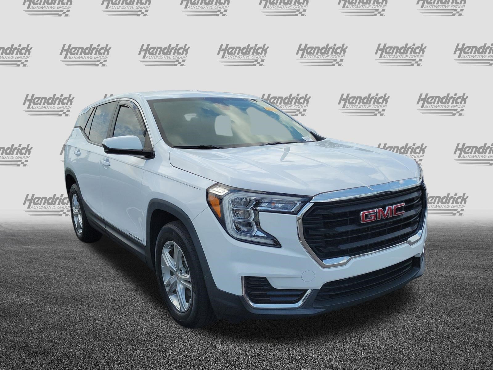 Used 2022 GMC Terrain SLE FWD image 2