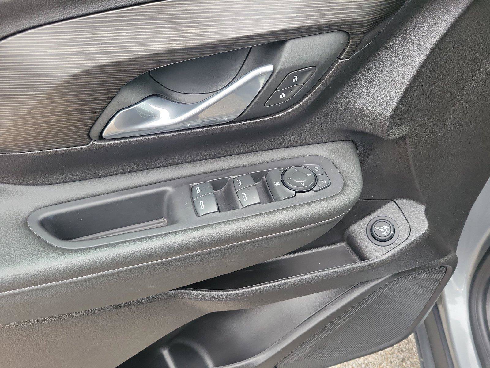 Used 2024 GMC Terrain SLE w/ Driver Convenience Package FWD image 18