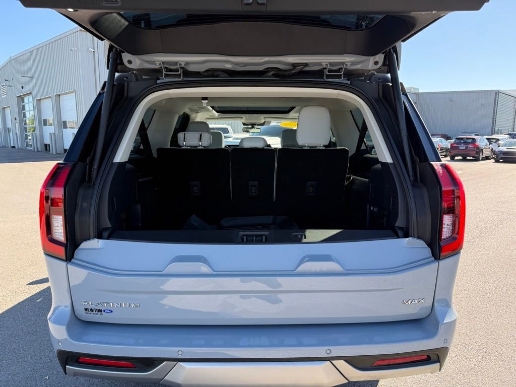 Used 2025 Ford Expedition Max Platinum w/ Platinum Ultimate Package AWD/4WD image 36