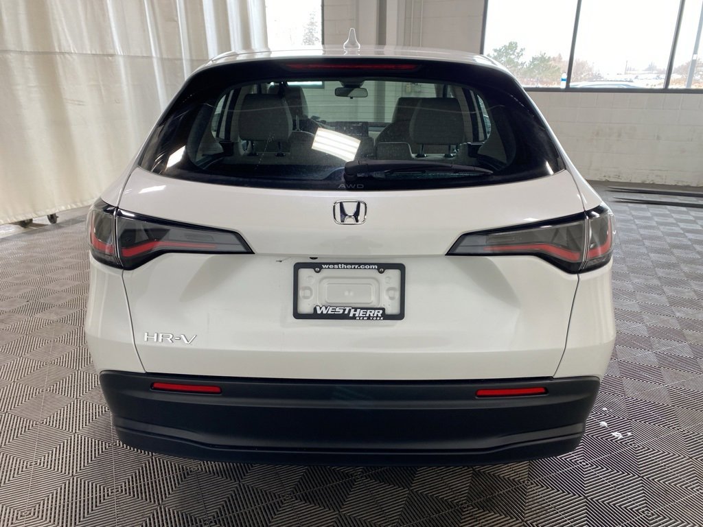 Used 2023 Honda HR-V LX image 6