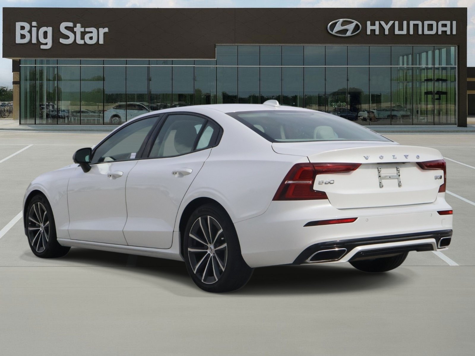 Used 2022 Volvo S60 B5 Momentum AWD/4WD image 3