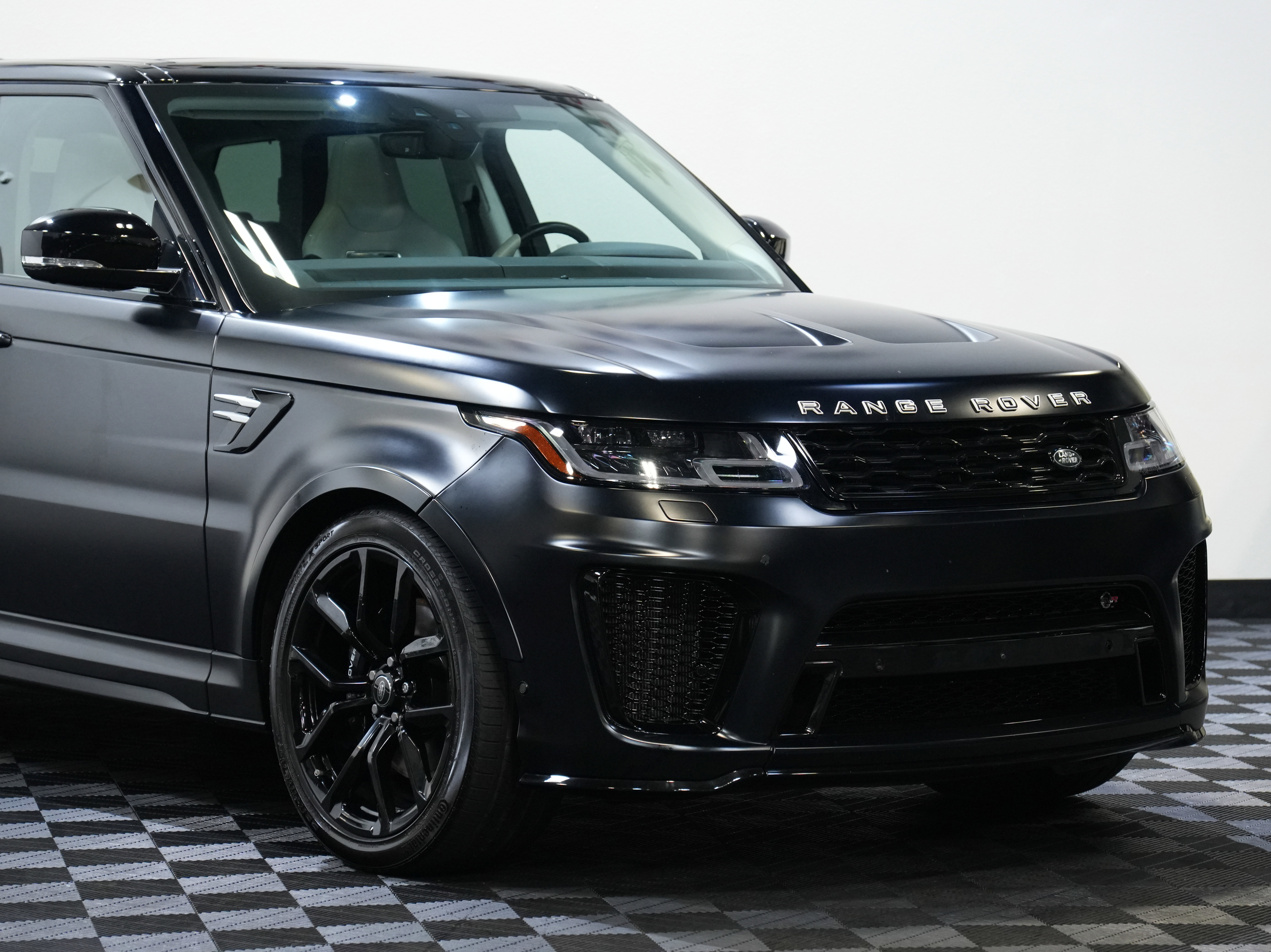 Used 2022 Land Rover Range Rover Sport SVR AWD/4WD image 9