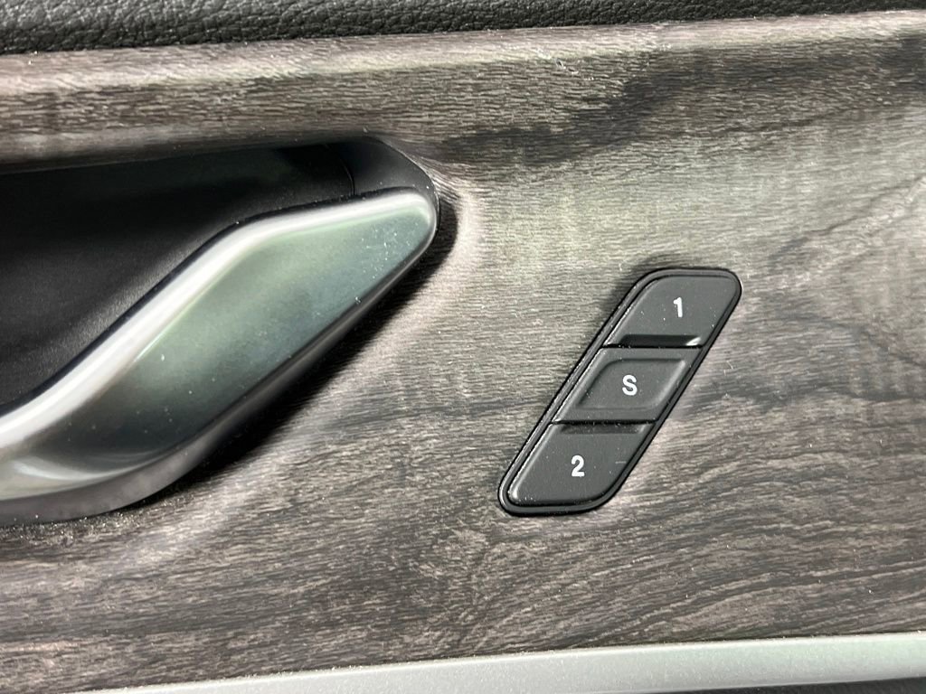 Used 2023 Jeep Grand Cherokee L Limited w/ Black Appearance Package image 24