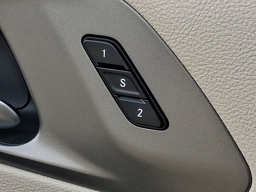 Used 2024 Chrysler Pacifica Touring-L image 27