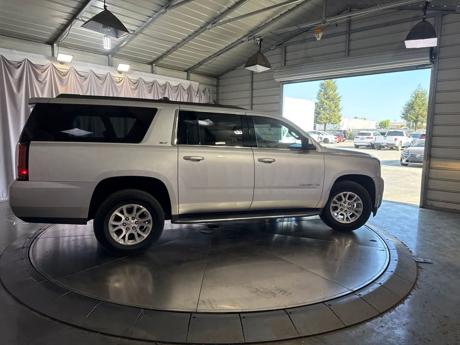 Used 2017 GMC Yukon XL SLT AWD/4WD image 4