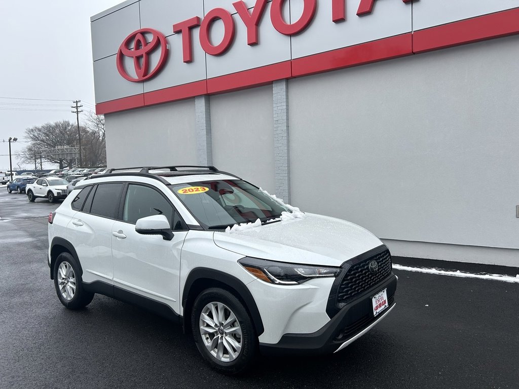 Used 2023 Toyota Corolla Cross LE image 1