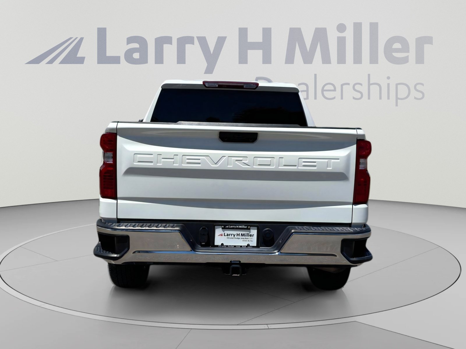 Used 2023 Chevrolet Silverado 1500 LT AWD/4WD image 5