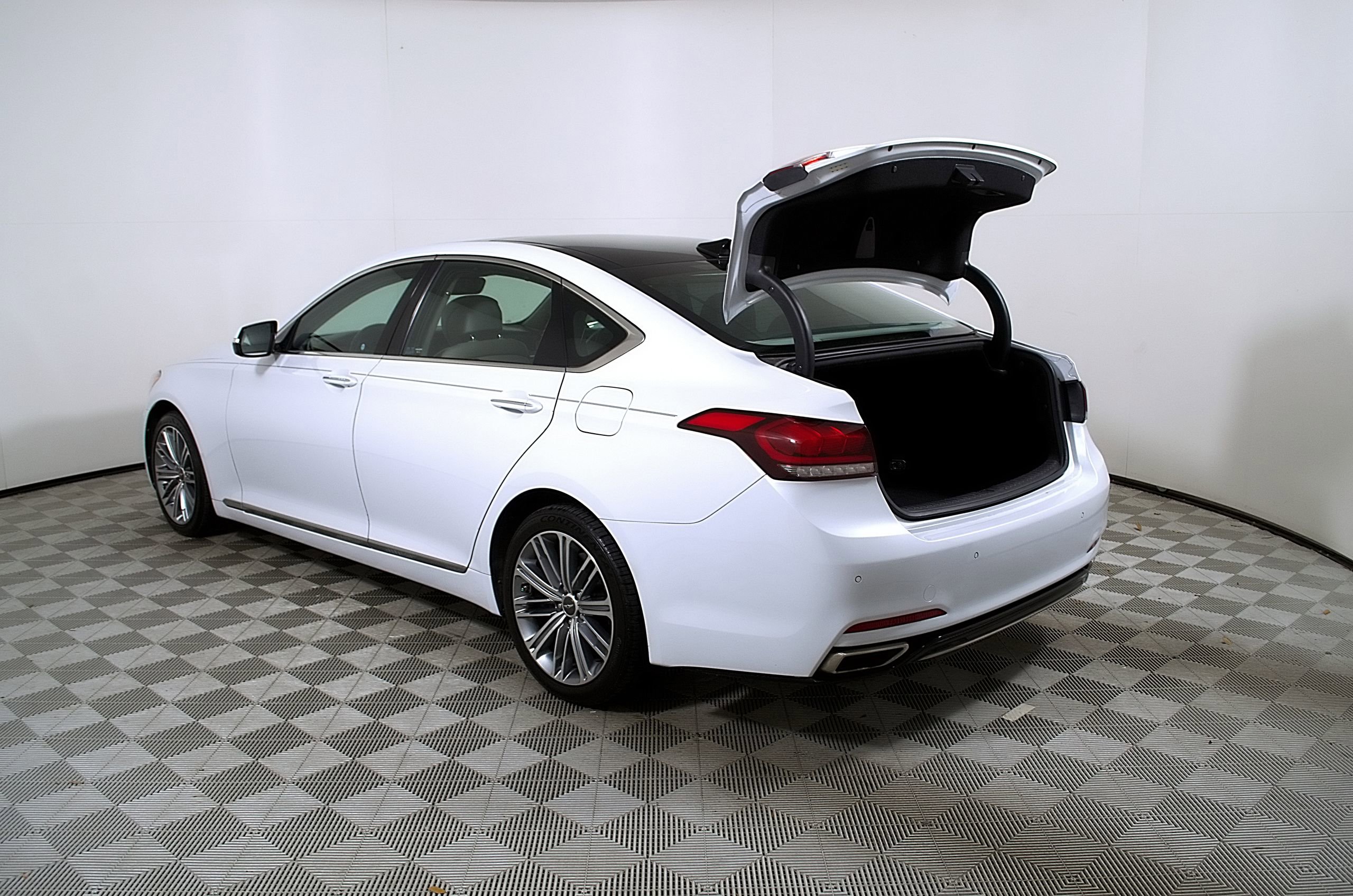 Used 2018 Genesis G80 3.8 w/ Option Group 02 RWD image 10