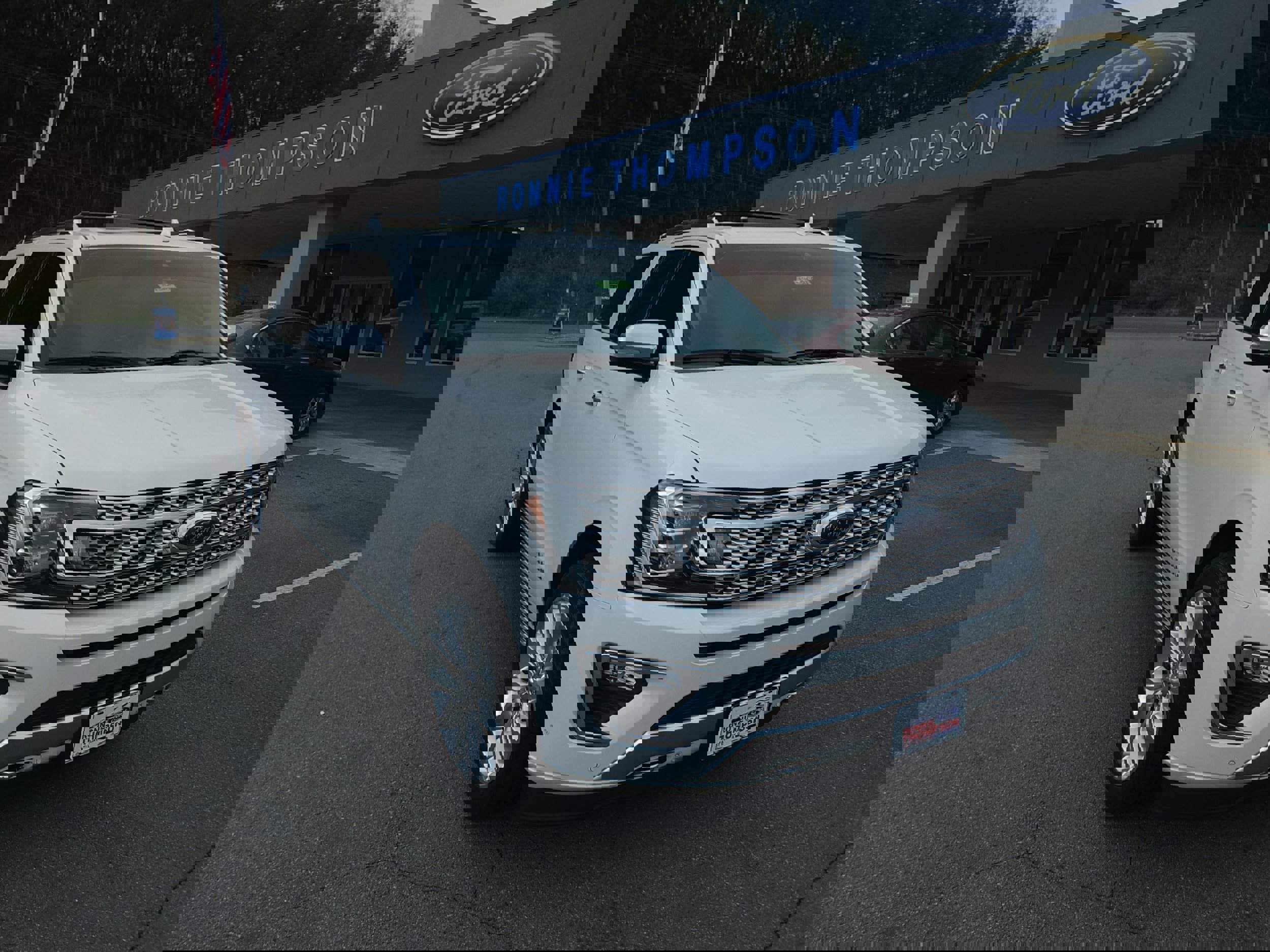 Used 2019 Ford Expedition Max Platinum image 1